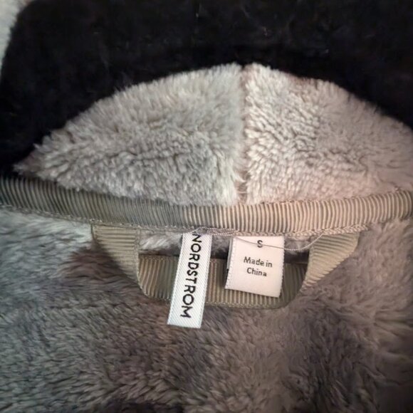 Shawl Collar Plush Gray Robe Sz Small NWOT - Picture 4 of 6